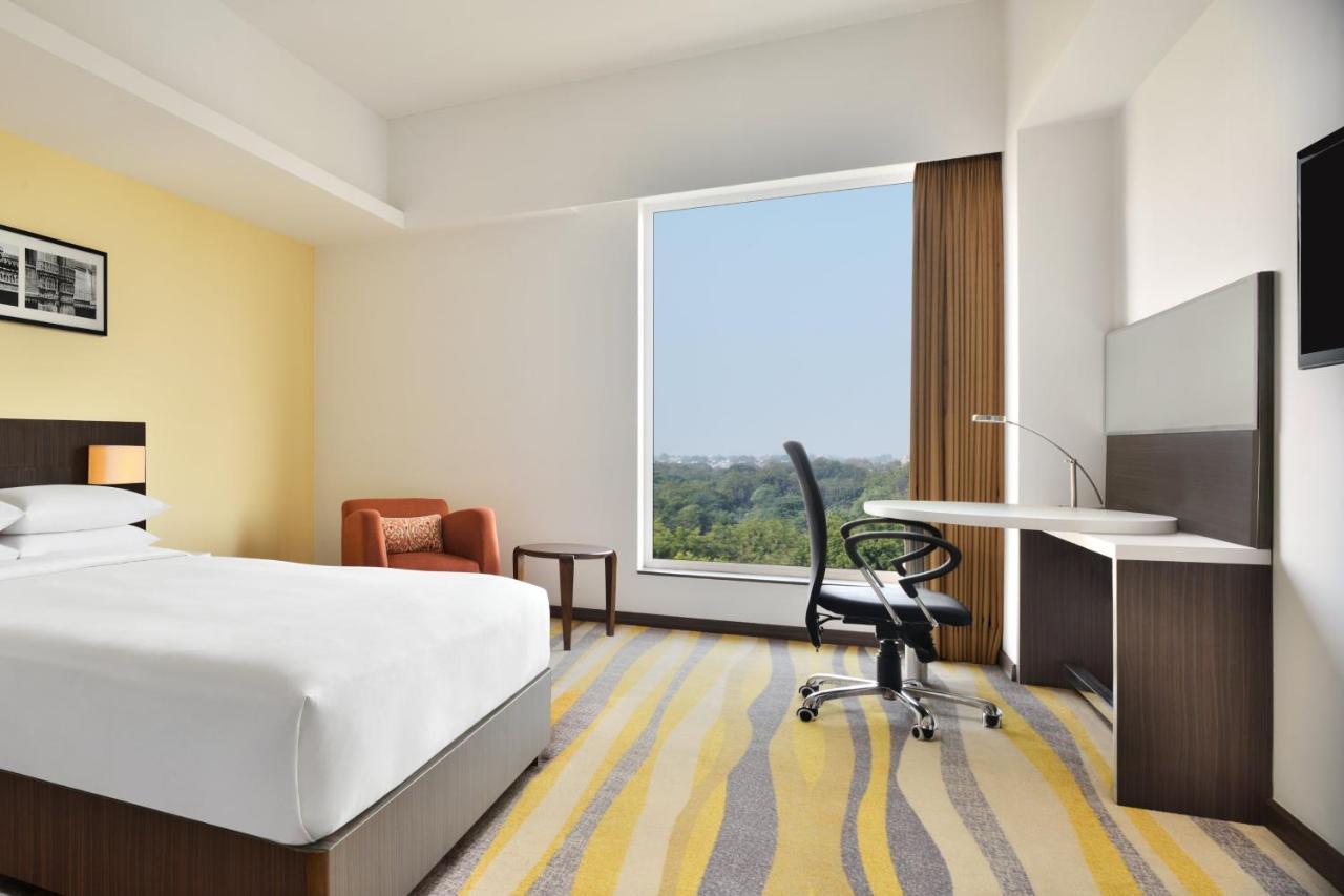 Fairfield By Marriott Ahmedabad Hotel Bagian luar foto