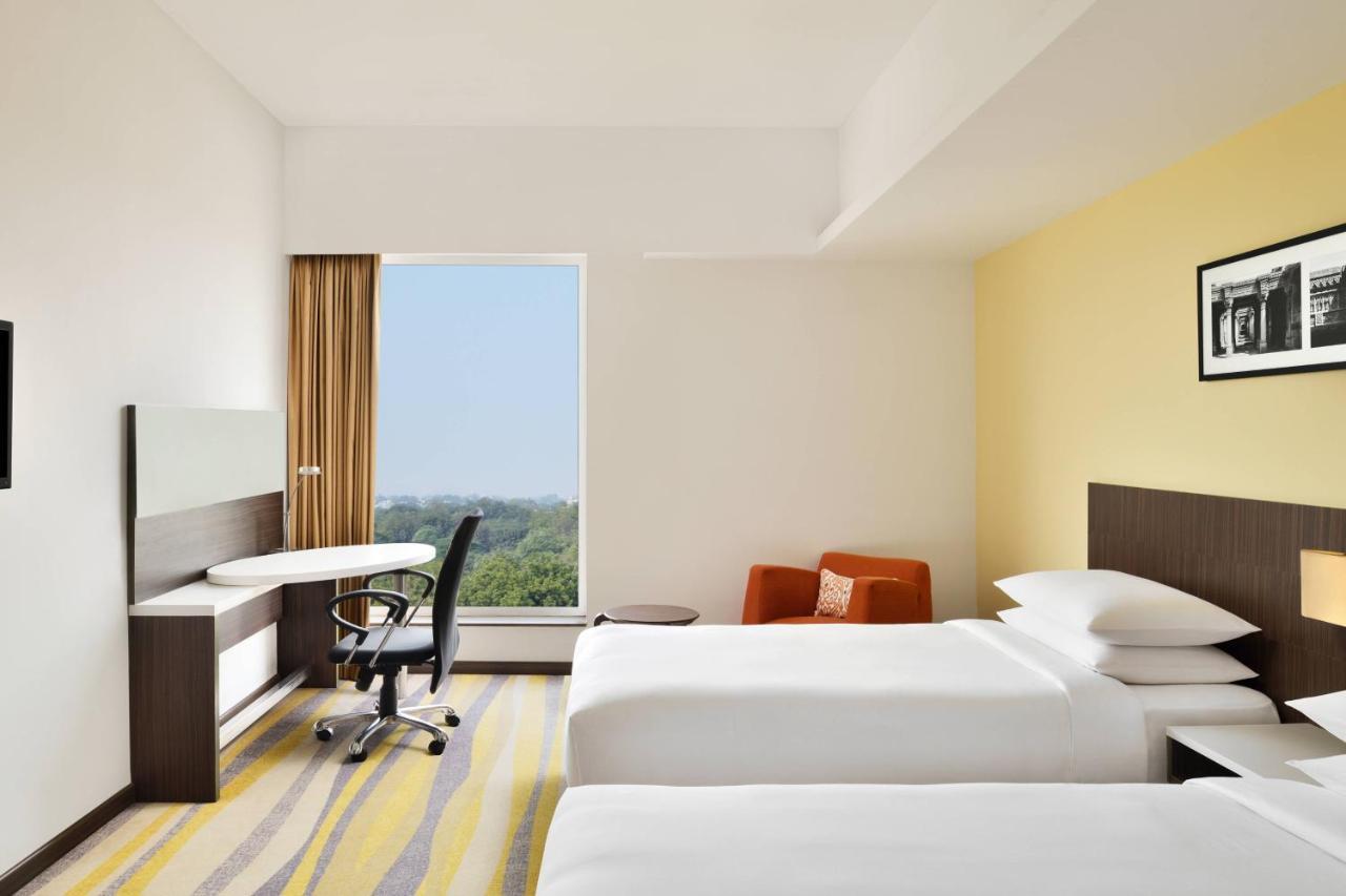 Fairfield By Marriott Ahmedabad Hotel Bagian luar foto