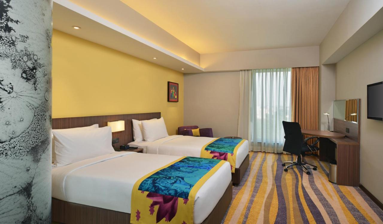 Fairfield By Marriott Ahmedabad Hotel Bagian luar foto