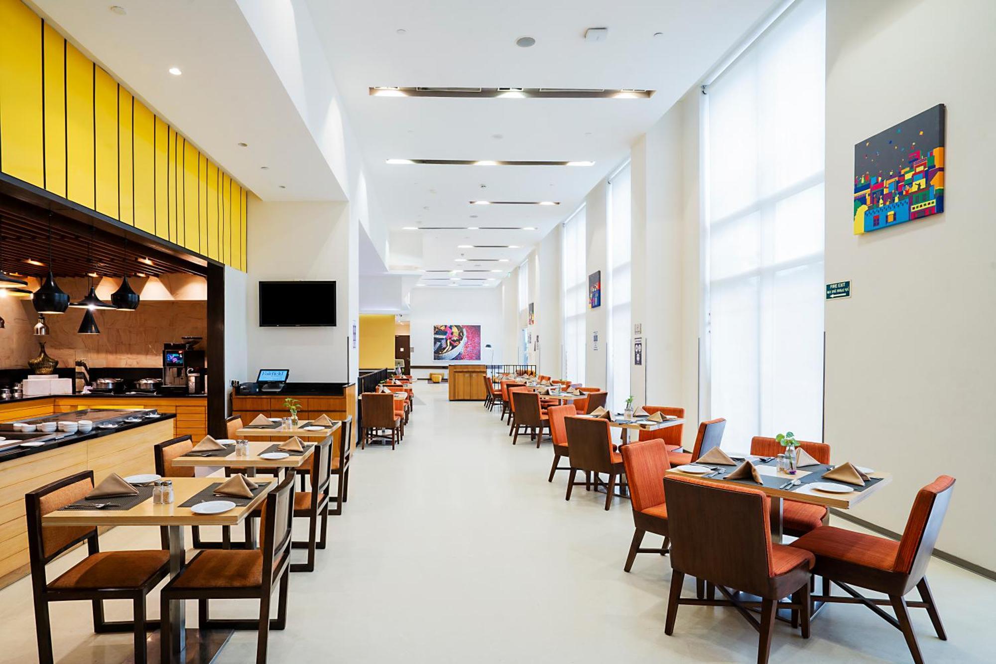 Fairfield By Marriott Ahmedabad Hotel Bagian luar foto